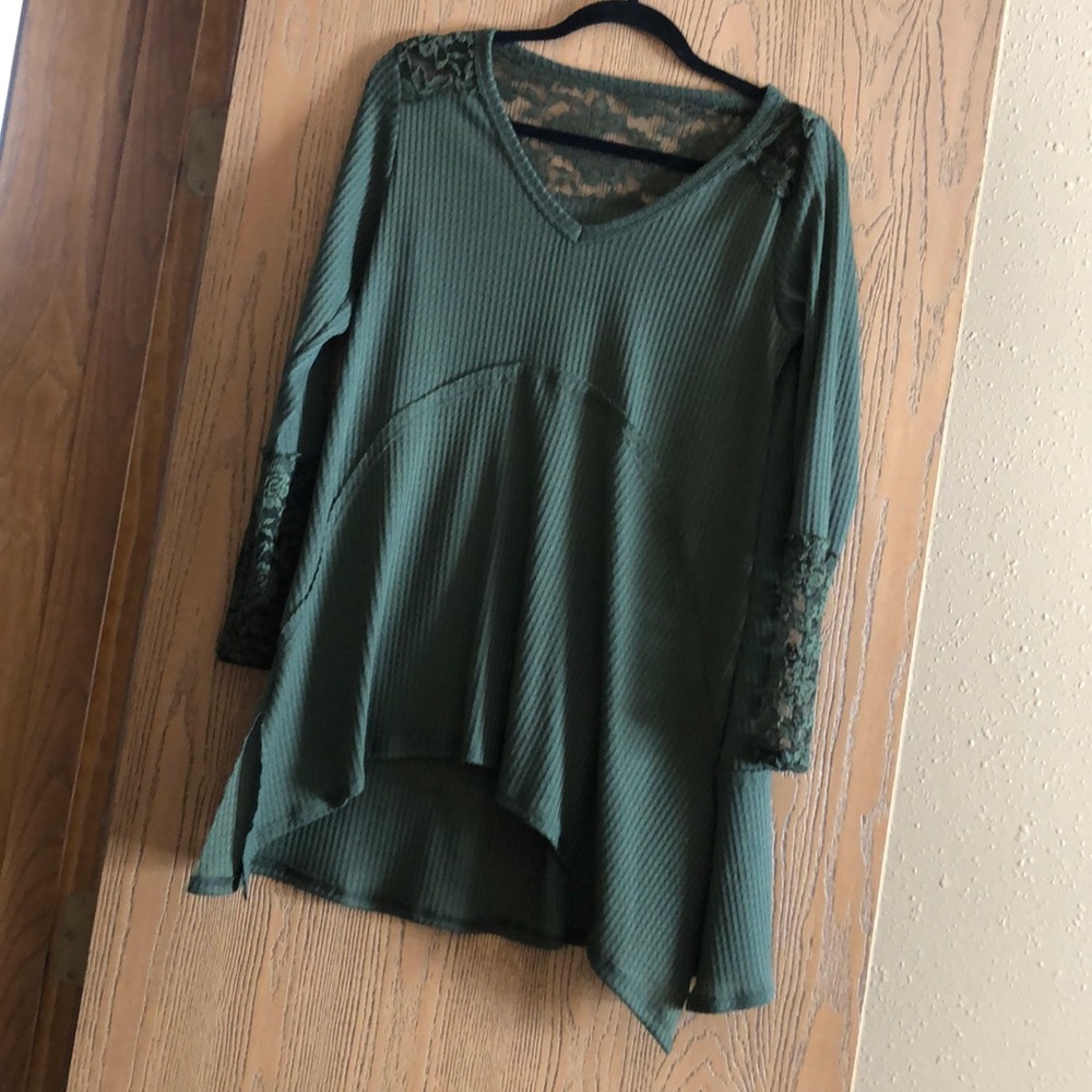 Long dress shirt in olive (boutique) new